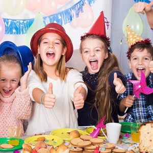 magicien anniversaire enfant brive limoges périgueux cahors aurillac corrèze haute-vienne dordogne lot creuse close-up magie rapprochée cartes pièces mentalisme